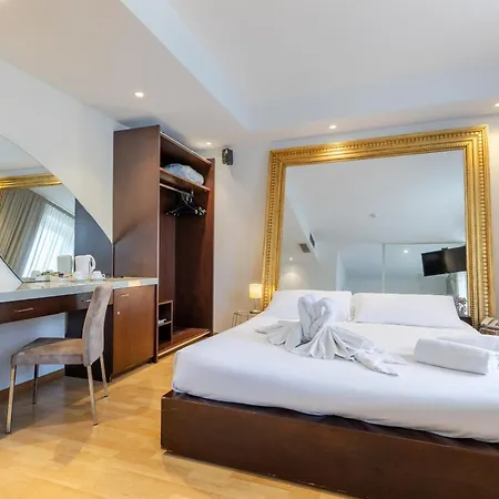 Aston Hotel
