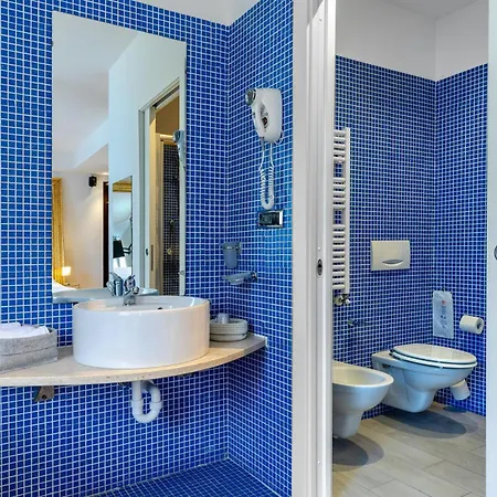 Hotell Aston 4*