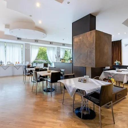 Hotel Aston 4*