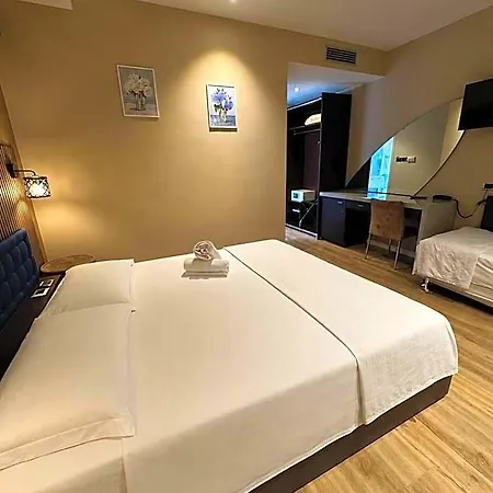 Aston Hotel 4*
