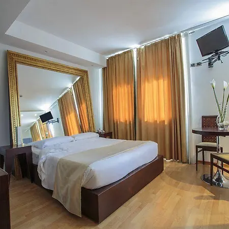 Hotell Aston 4*
